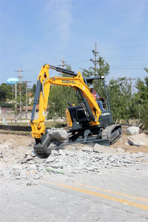 mini excavator digging depth 12 feet|digging depth for mini excavators.